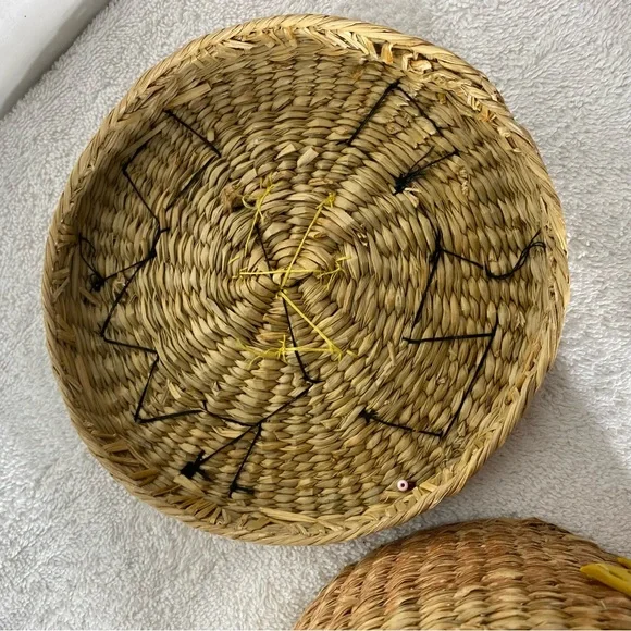 Vintage “Sarah’s Stuff” Decorated Small Round Basket With Lid - Picture 9 of 12